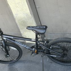 MONGOOSE   BIKE..LIKE NEW