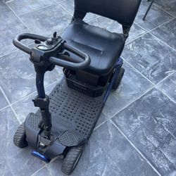 Golden Mobility Scooter – Runs, Needs Charger