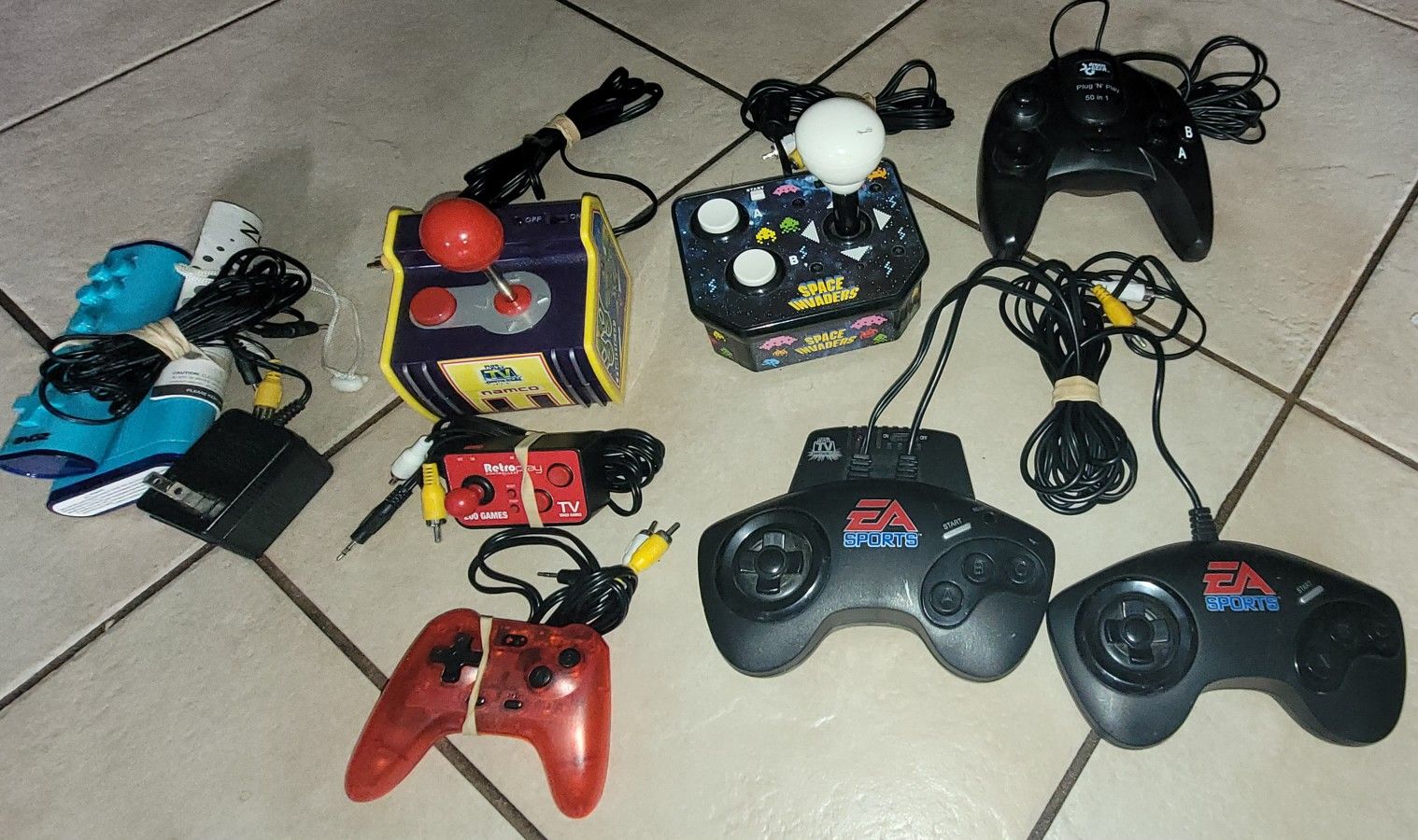 7 PLUG N PLAY TV ARCADE VIDEO GAMES