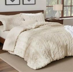 Bedsure 3 PCS Tufted Boho Farmhouse Shabby Embroidery Beige Comforter (Available King & Cal King)