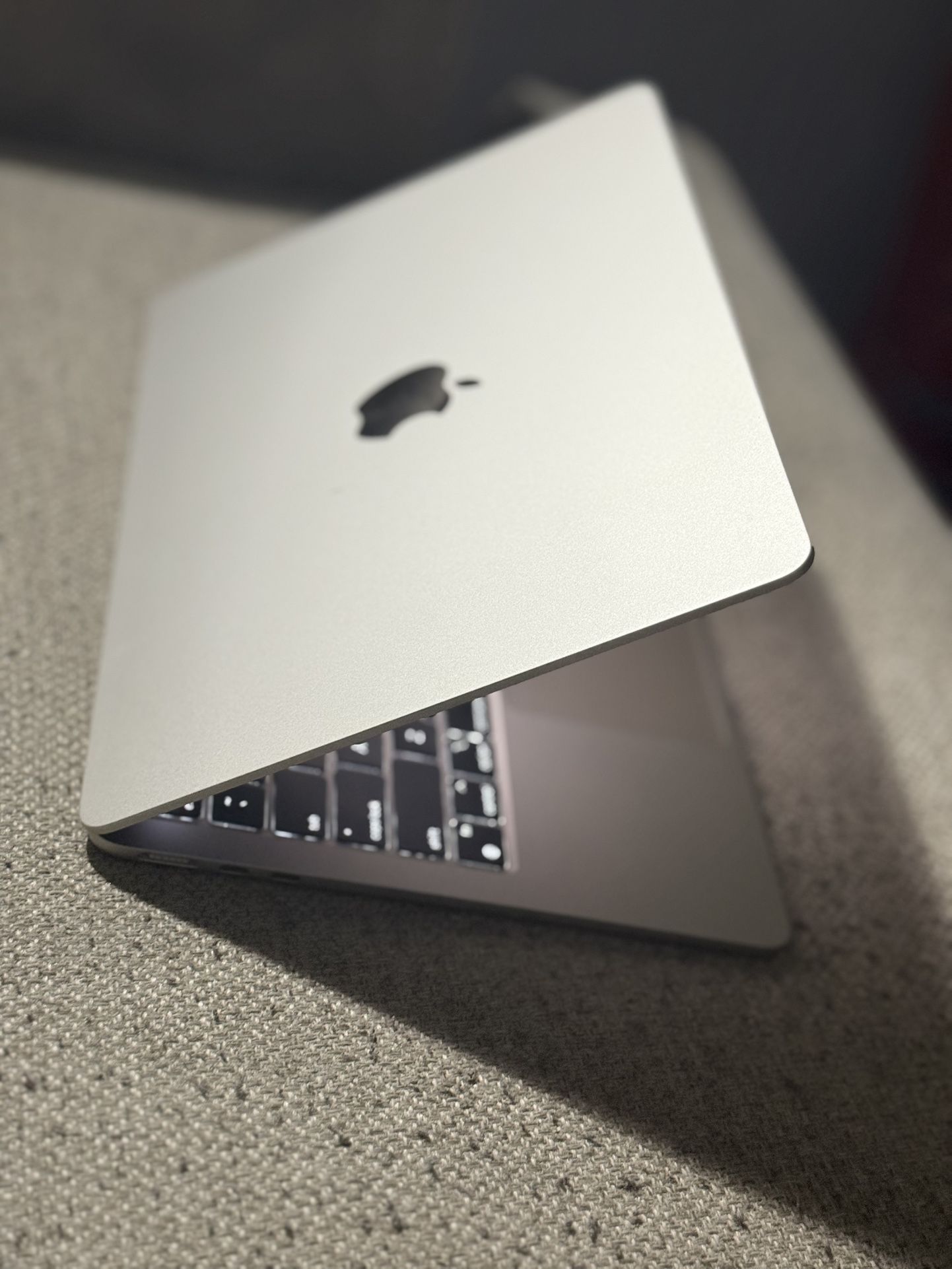 MacBook Air 13in 3M 16GB 256GB