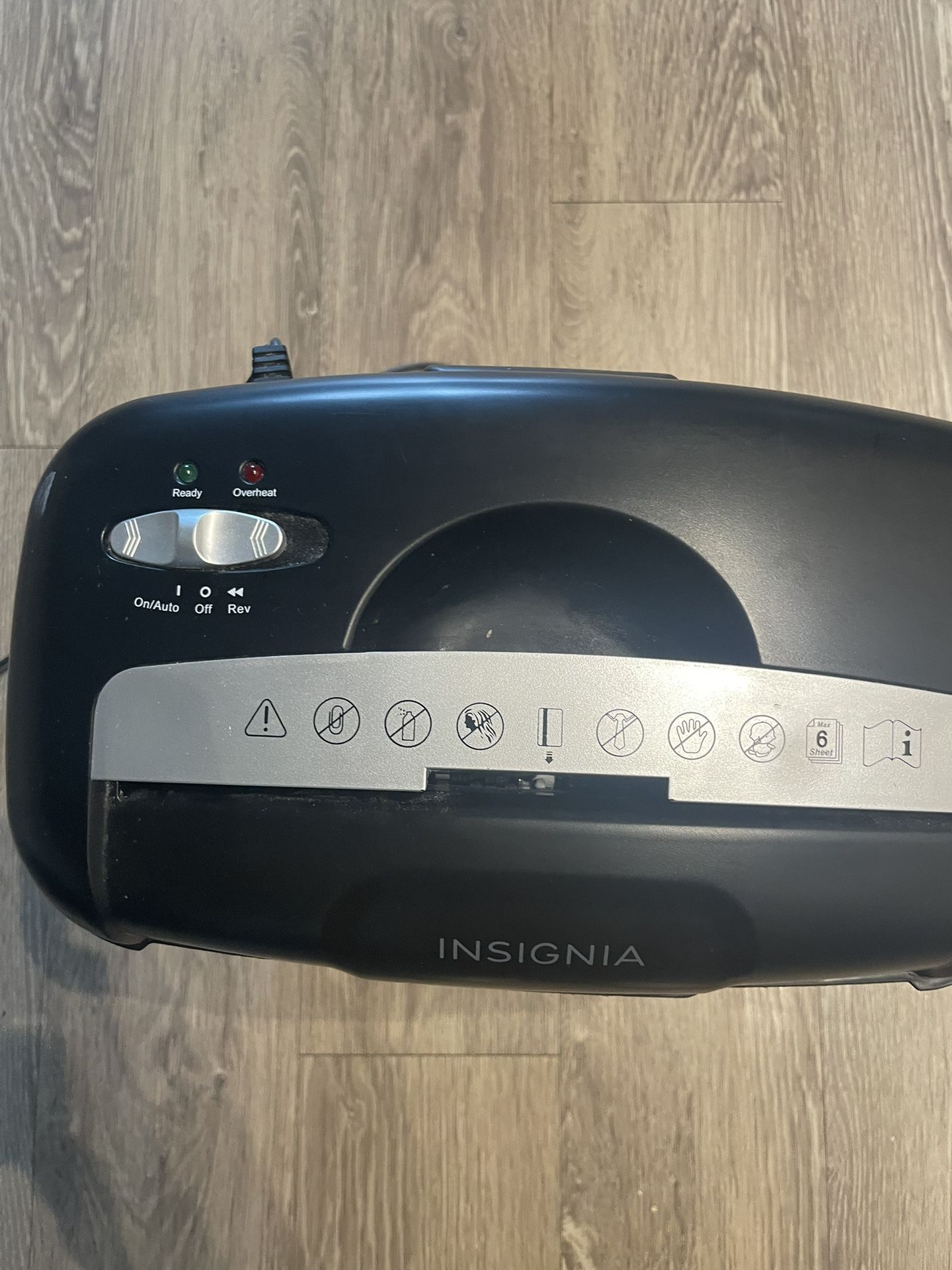 Insignia 6-paper Shredder