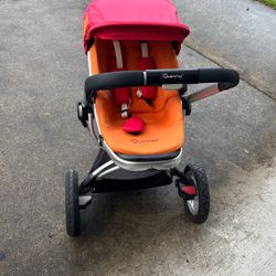 Quinny Stroller. This Also Flips Around If You Want The Baby Facing Out. This is in good condition. The seat is cushioned so it’s great for a newborn.