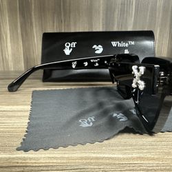OFF WHITE Square Vigile 