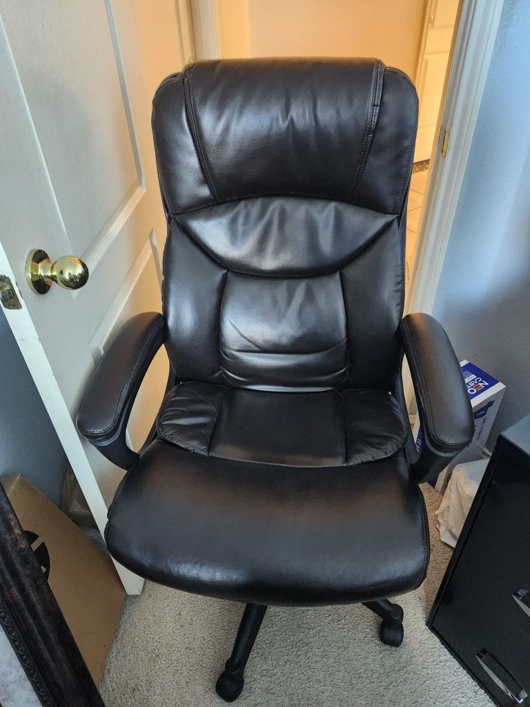 Realspace Fennington Bonded Leather High-Back Executive Chair.