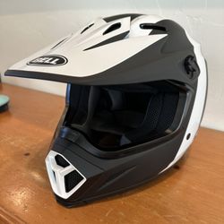 Adult Medium Bell MIPS Helmet MX9