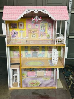 Dollhouse. kidkraft 3 story wood. AVAILABLE