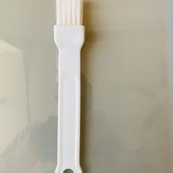 Thanksgiving! Basting Brush. White. 8.5” long; 1 1/4” wide. Brand new. Never used.
