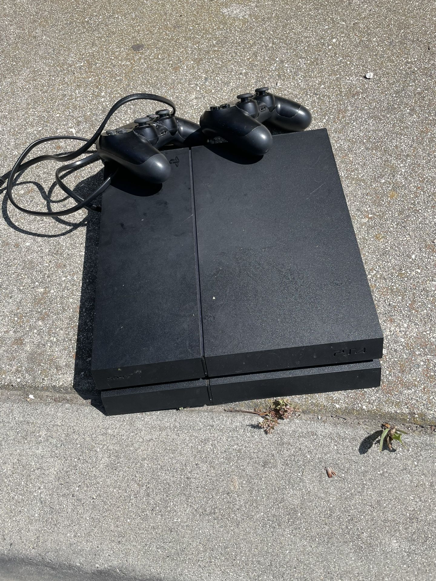 PS4 With 2 Controllers