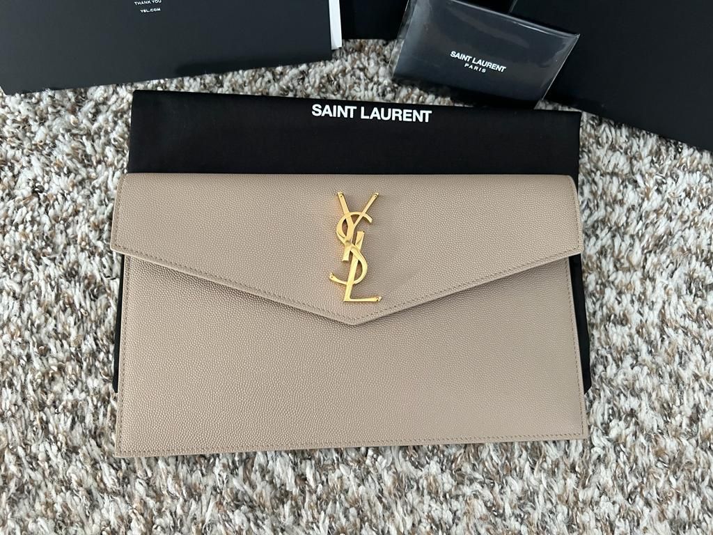 AUTHENTIC LOUIS VUITTON POUCH for Sale in Lincolnwood, IL - OfferUp