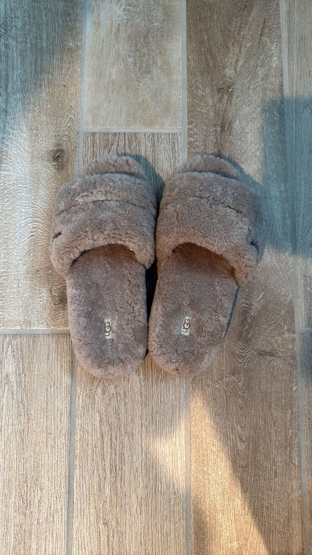 Women’s Ugg Slides- Size 10 (these Run Small)