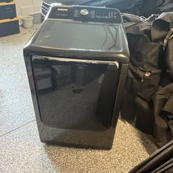 Samsung 7.4 Ft.³ Steam Cycle Gas Dryer