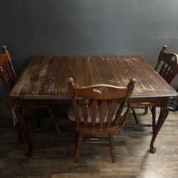 Kitchen Table With 2 Extenders And 4 Chairs