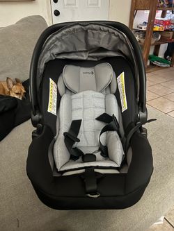 Safety 1st car seat w base (newborn insert)