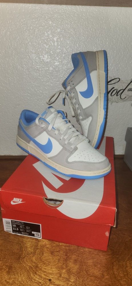 Nike dunk low UNC Size 10
Sail/University blue