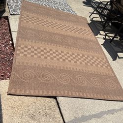 Outdoor Area Rug And Accent Pillows 