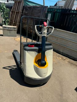 Crown Electric Pallet Jack Model WP