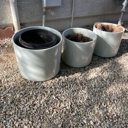 3 Planters/pots Ceramic 