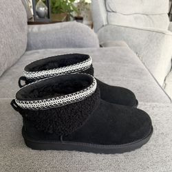 UGG Classic Ultra Mini Maxi Curly Boot