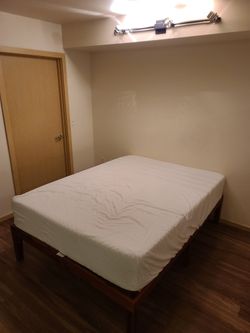 Leesa queen mattress