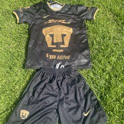 Pumas unam conjunto de niños 