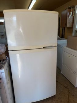 Kenmore 21 cu ft top mount refrigerator