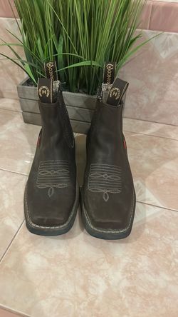 Big kids sz 5 boots
