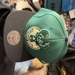 Mitchell And Ness Bucks SnapBack 