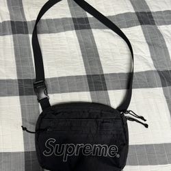  Black Supreme FW18 shoulder bag 
