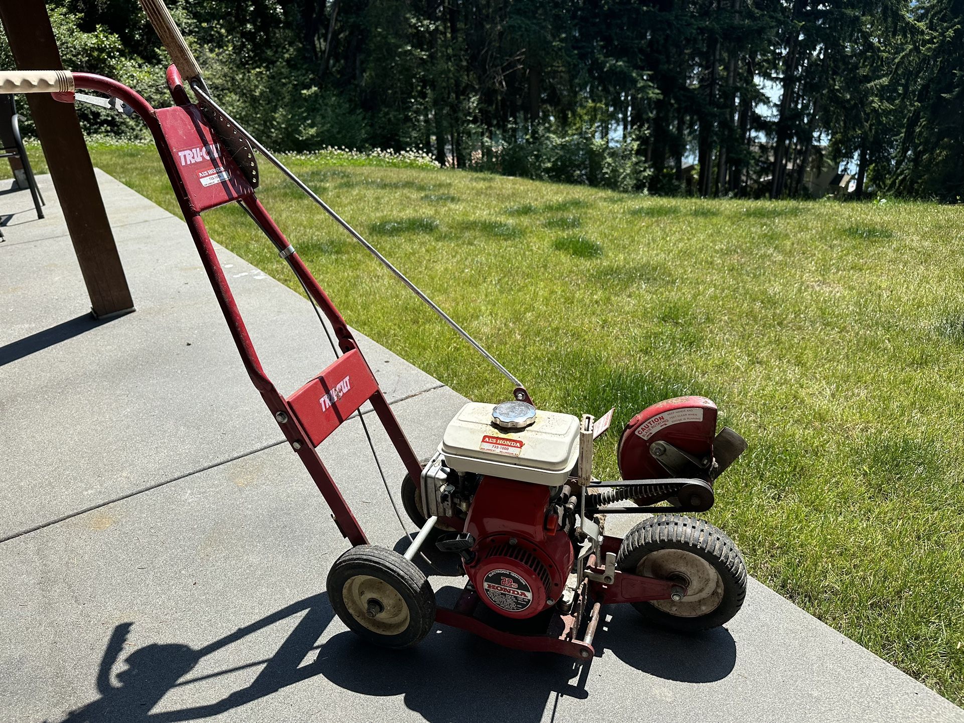 Black and Decker Edge Hog Lawn Edger for Sale in Yelm, WA - OfferUp