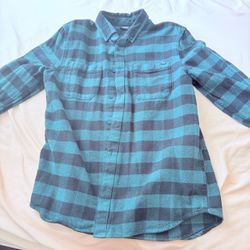 Green and black checkered sweater flannel size L