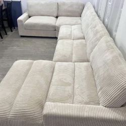 New 5 Piece Off White Sectional Couch! Includes Free Delivery 🚚! 