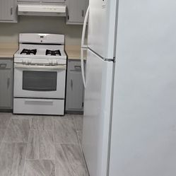 Refrigerator, Stove & Range Hood