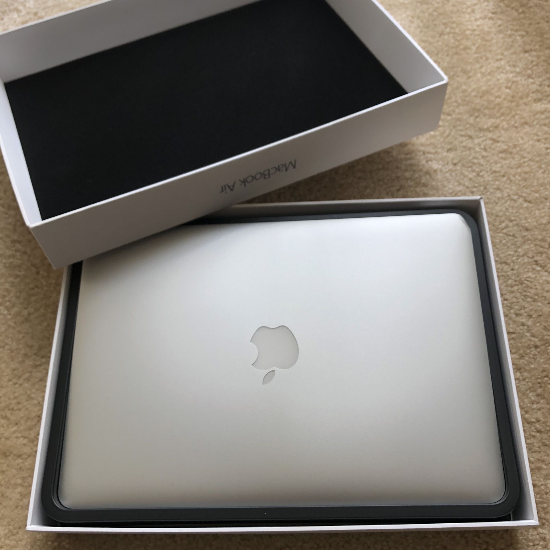Apple 13” MacBook Air (Mid 2017)