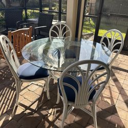 Lanai Table and Chairs