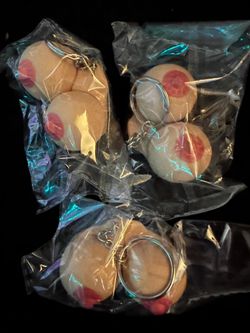 Key ring boobs