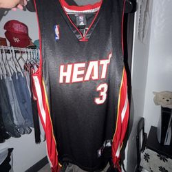 AUTHENTIC  2006 MIAMI HEAT DWYANE WADE JERSEY (SILK MATERIAL) AT A LOW AFFORDABLE PRICE (TRYING TO SELL ASAP!!!)