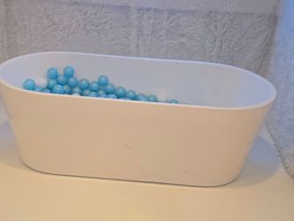 White bath tub