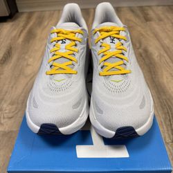 HOKA Arahi 8 Running Shoes Size 11.5M