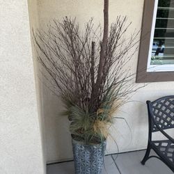 Plant Decor With Vase Thingy 