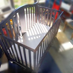 Graco Baby Crib. 