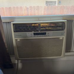 WINDOW AC UNITS 