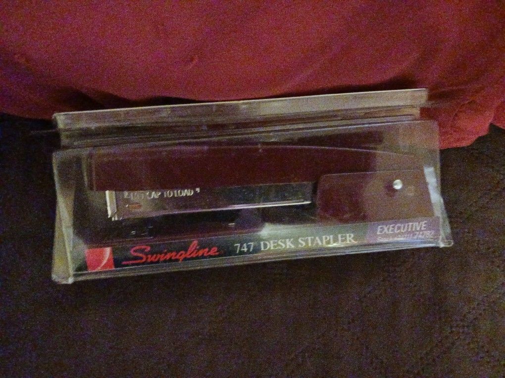 NEW Swingeline Heavy DUTY stapler $10