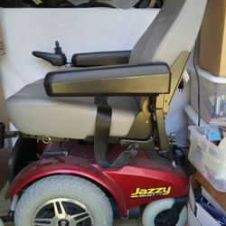 Jazzy Select 14 Mobility Scooter. Needs Batteries Hardly Used