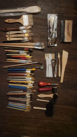 Paint brushes/utensils