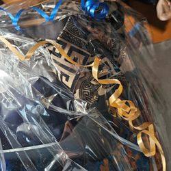 Gift Wrapping And Decorating 