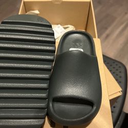 Kids Yeezy Slides 