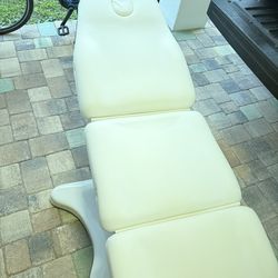 Skin Act Esthetician/ Facial Bed