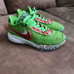 Nike LeBron XX 20 Grinch Shoes Size 3.5 Y