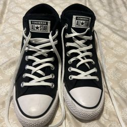 Women’s Converse Size 9